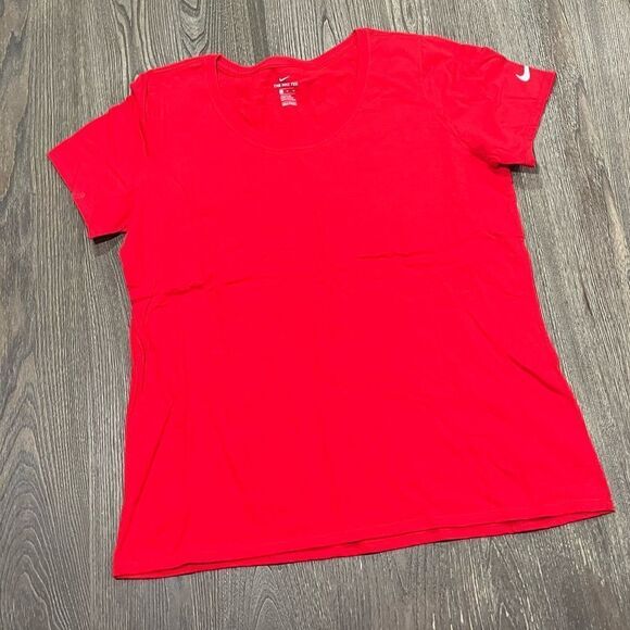 NWOT Nike Basic Tee Athletic Cut Short Sleeve Crewneck Pullover Cotton Red XL - Picture 1 of 5
